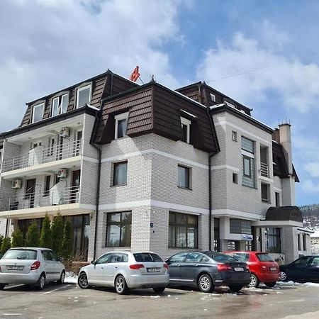 Hotel Damis Pale Buitenkant foto