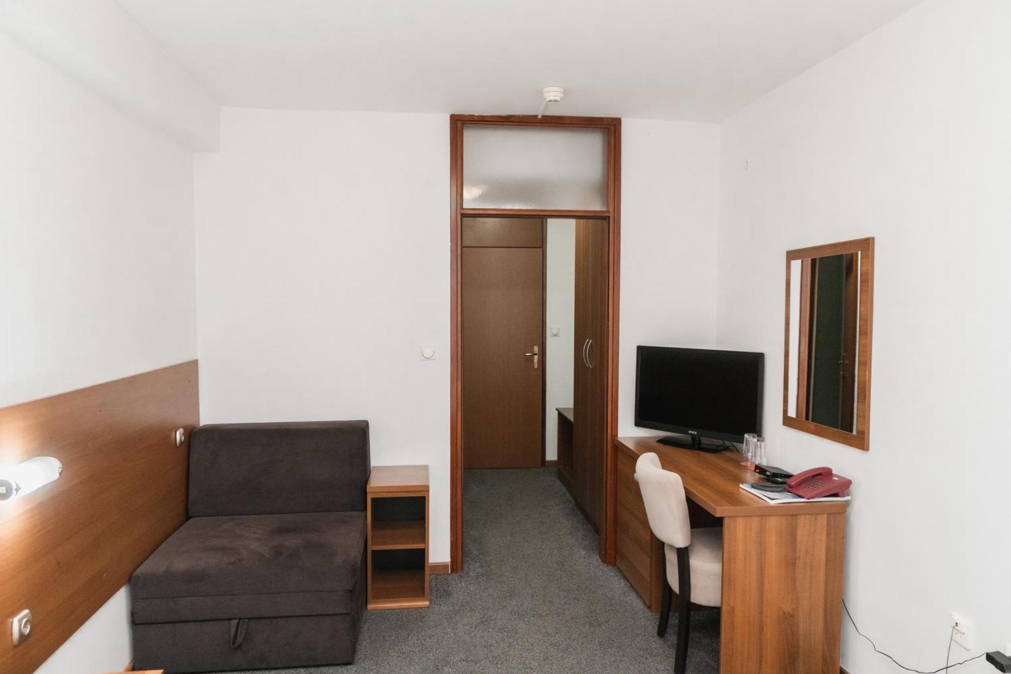 Hotel Damis Pale Buitenkant foto