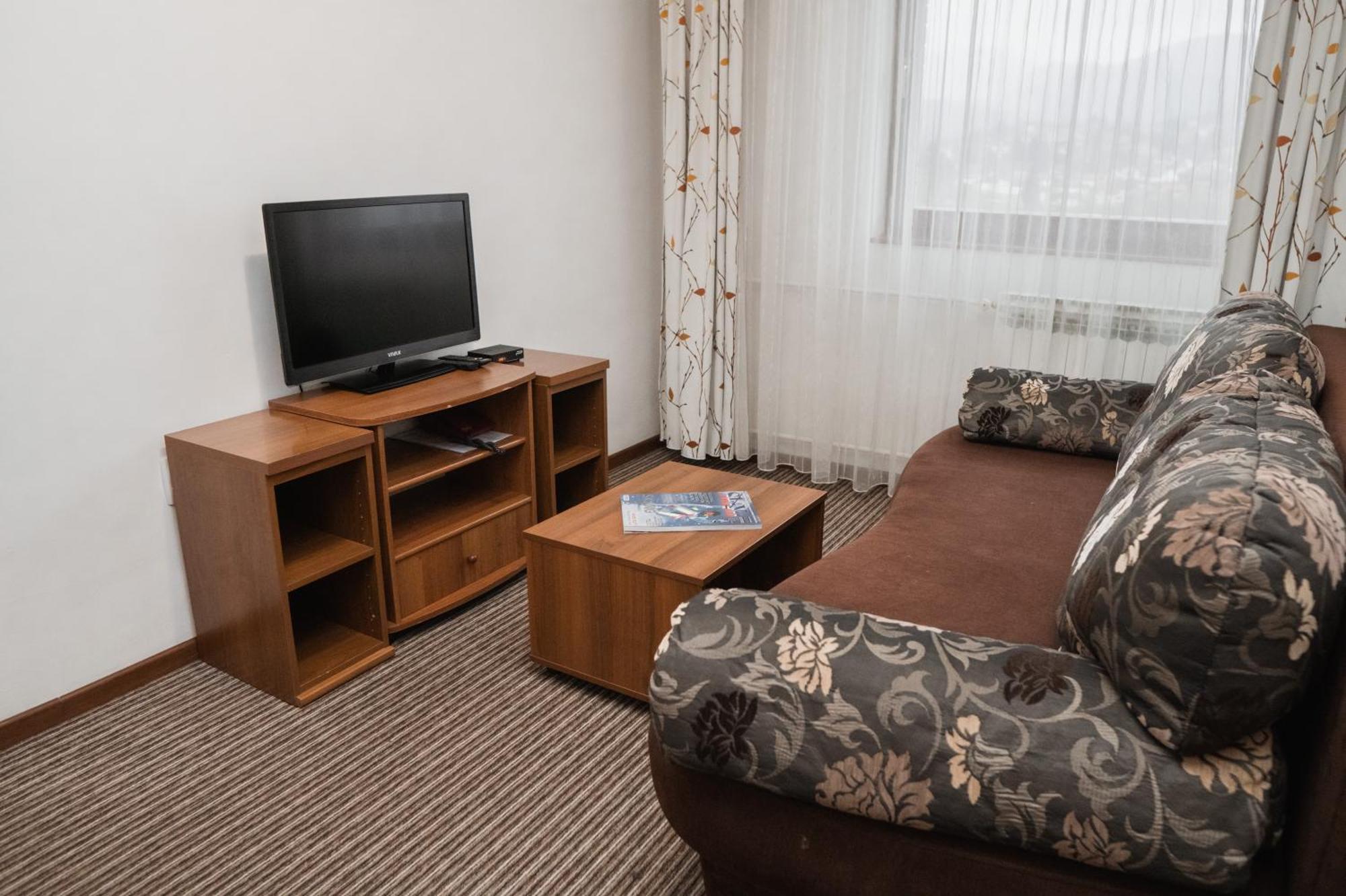 Hotel Damis Pale Buitenkant foto