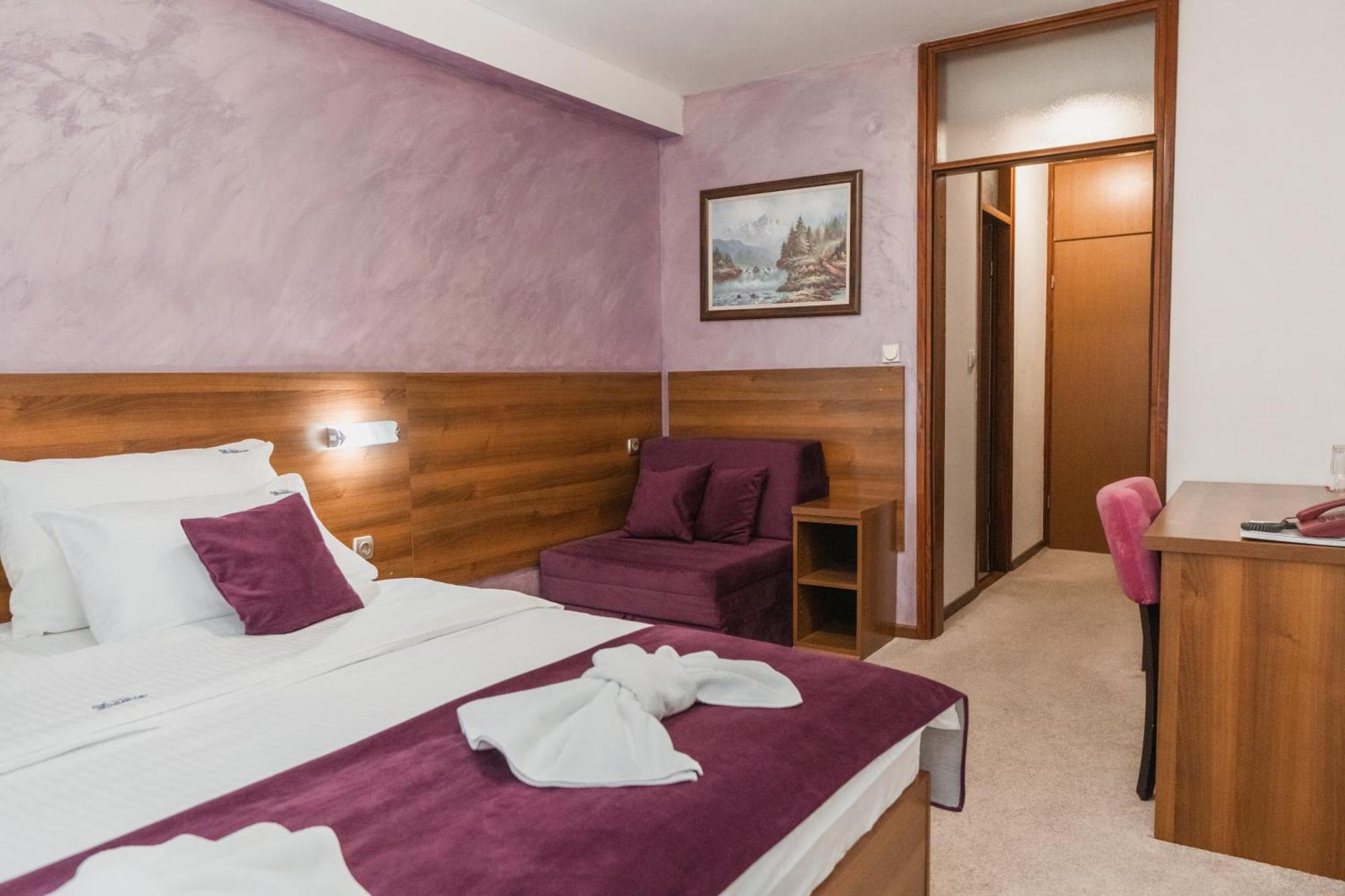 Hotel Damis Pale Buitenkant foto