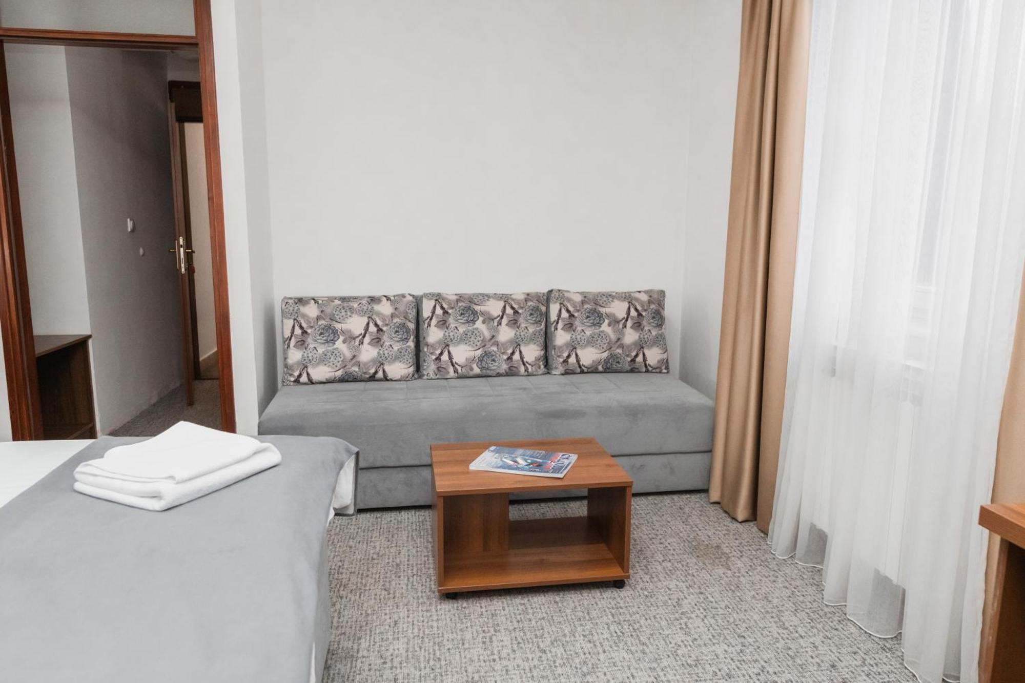 Hotel Damis Pale Buitenkant foto