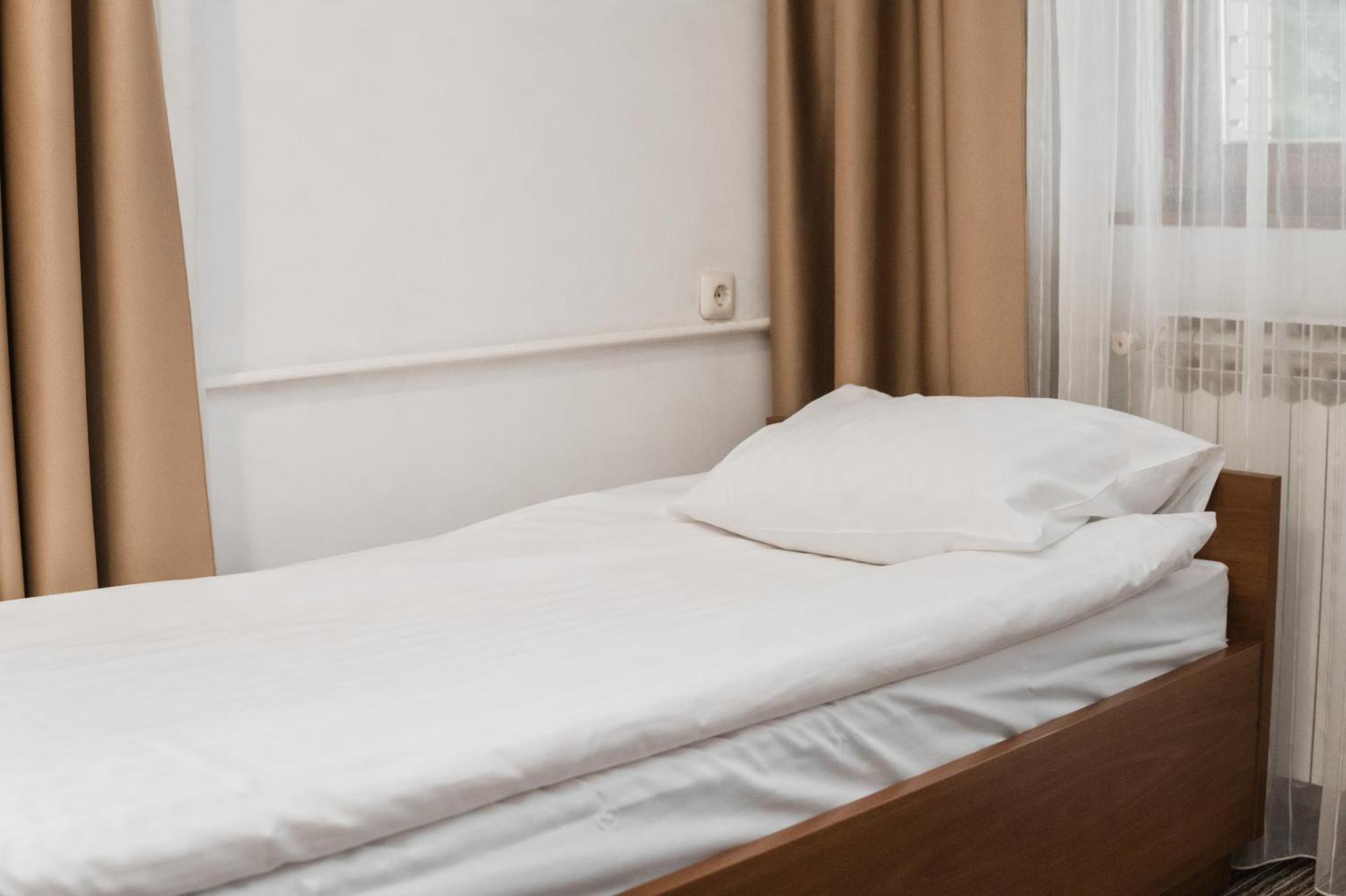 Hotel Damis Pale Buitenkant foto