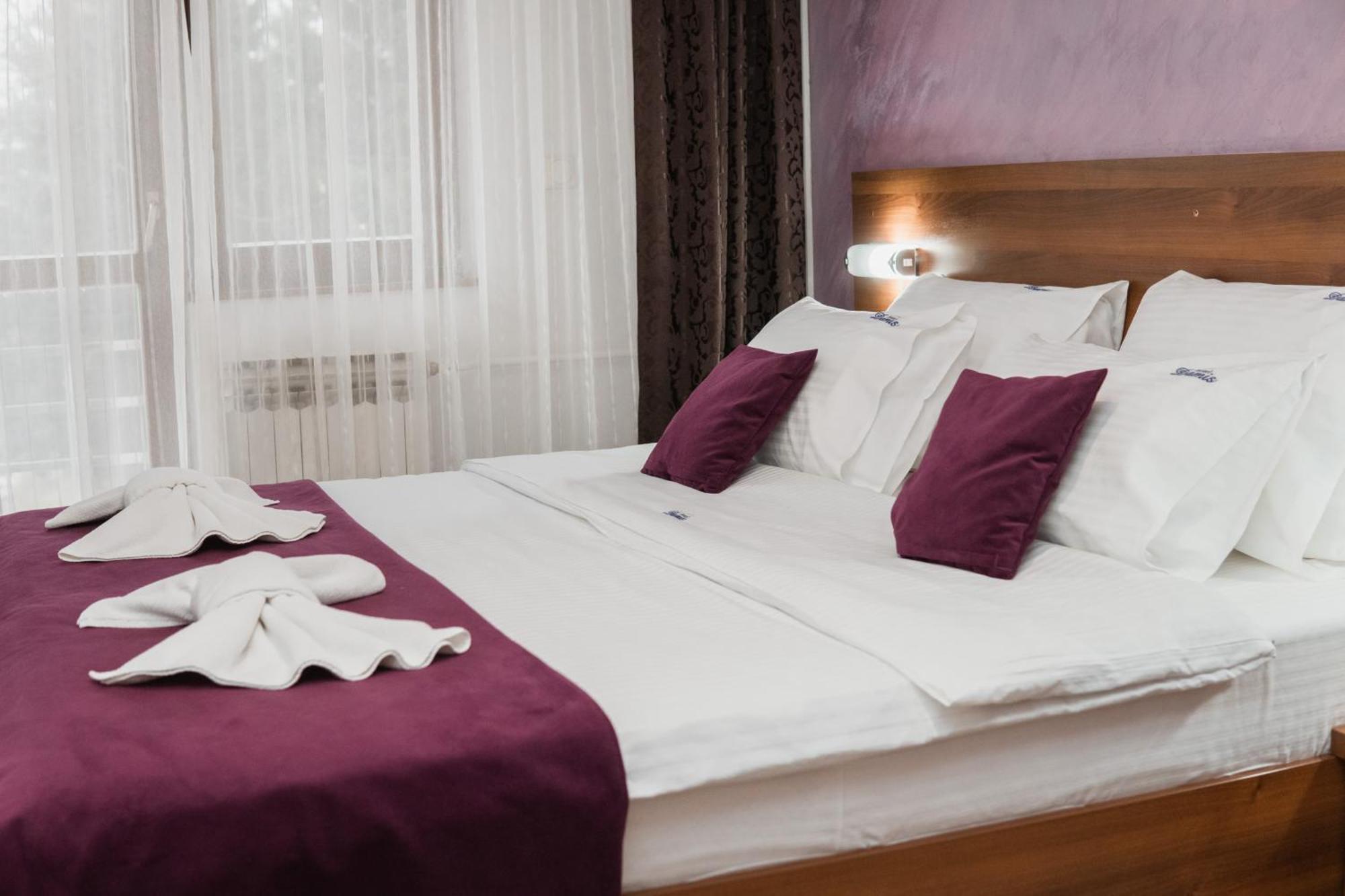 Hotel Damis Pale Buitenkant foto