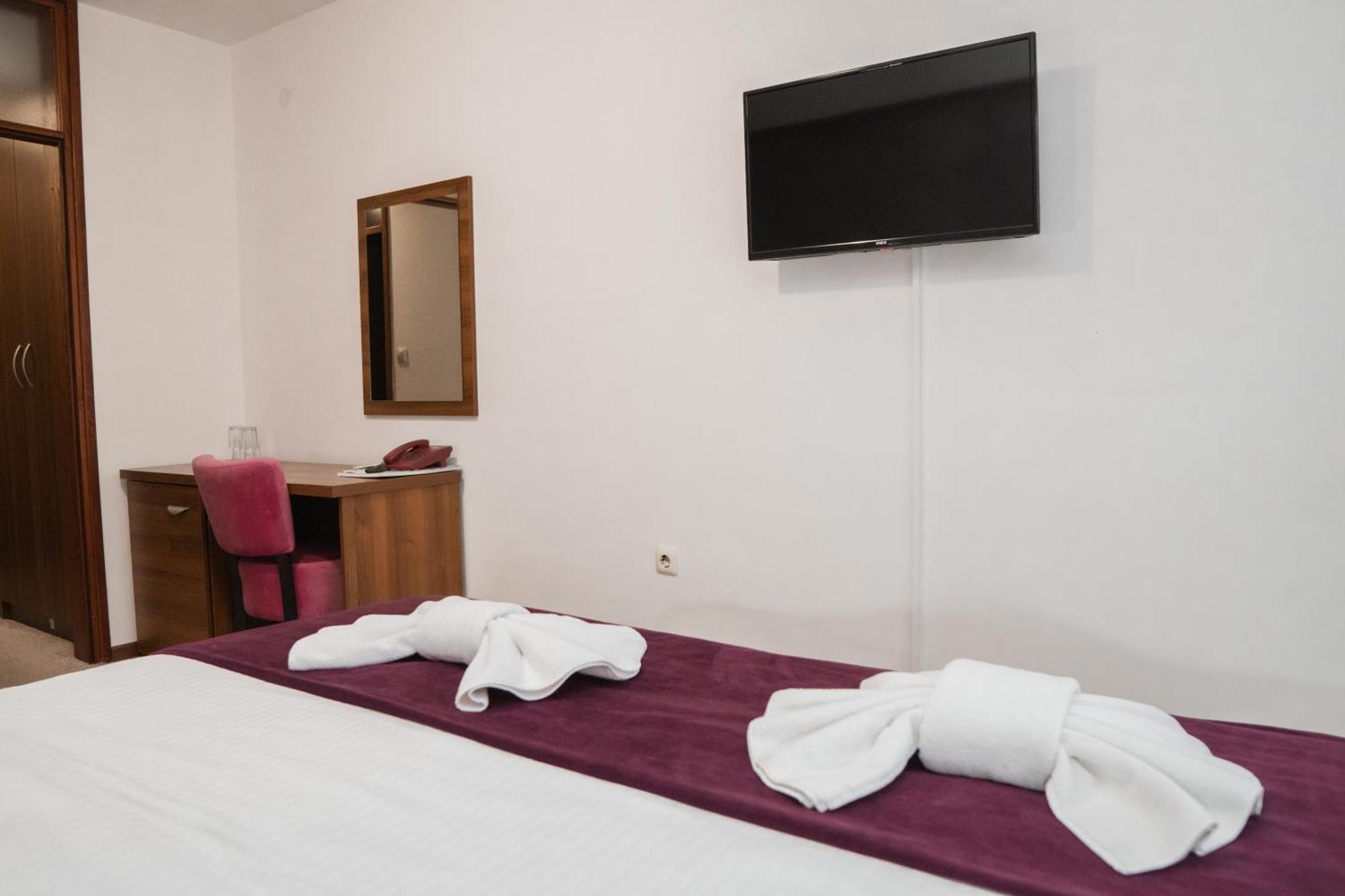 Hotel Damis Pale Buitenkant foto